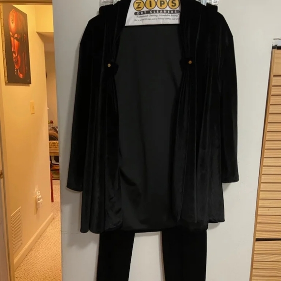 Women's Clothing - Picture 10 of 16